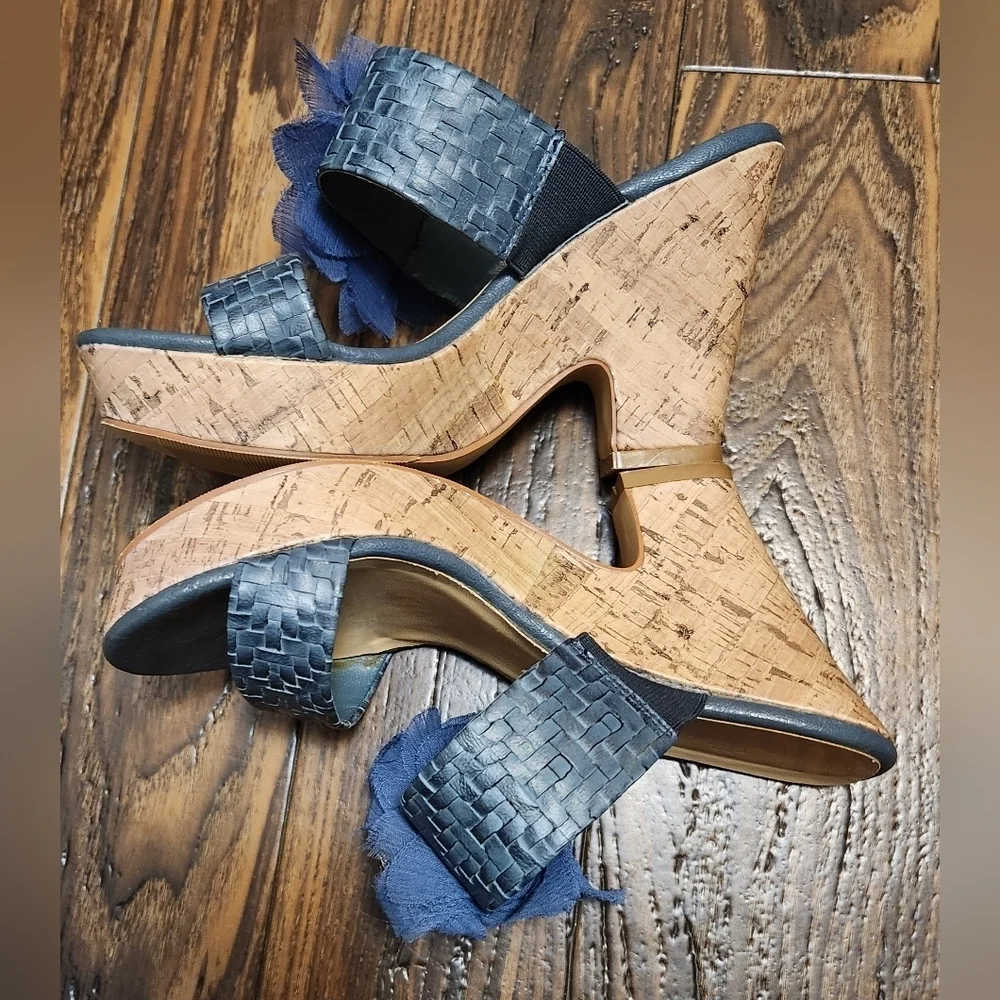 Sbicca Blue Silver Hotmark Flower Platform Wedge Heels Sz 7.5 EUC
